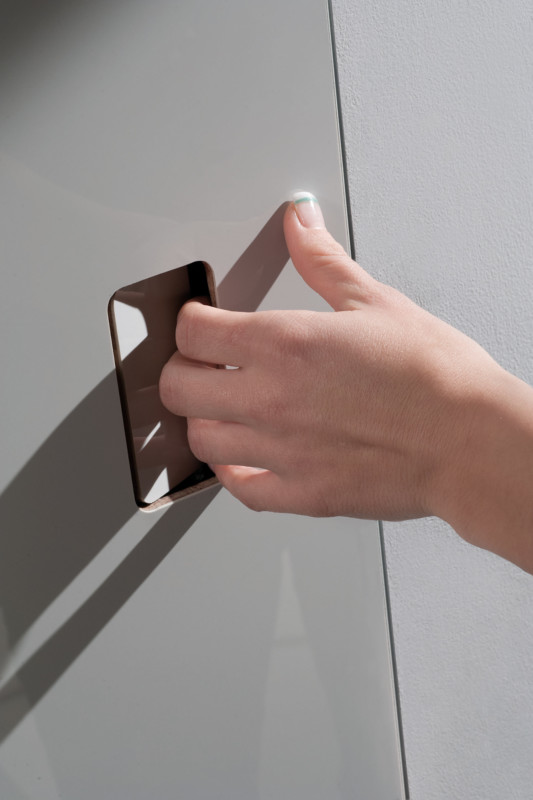 Particular of flush door invisible push handle