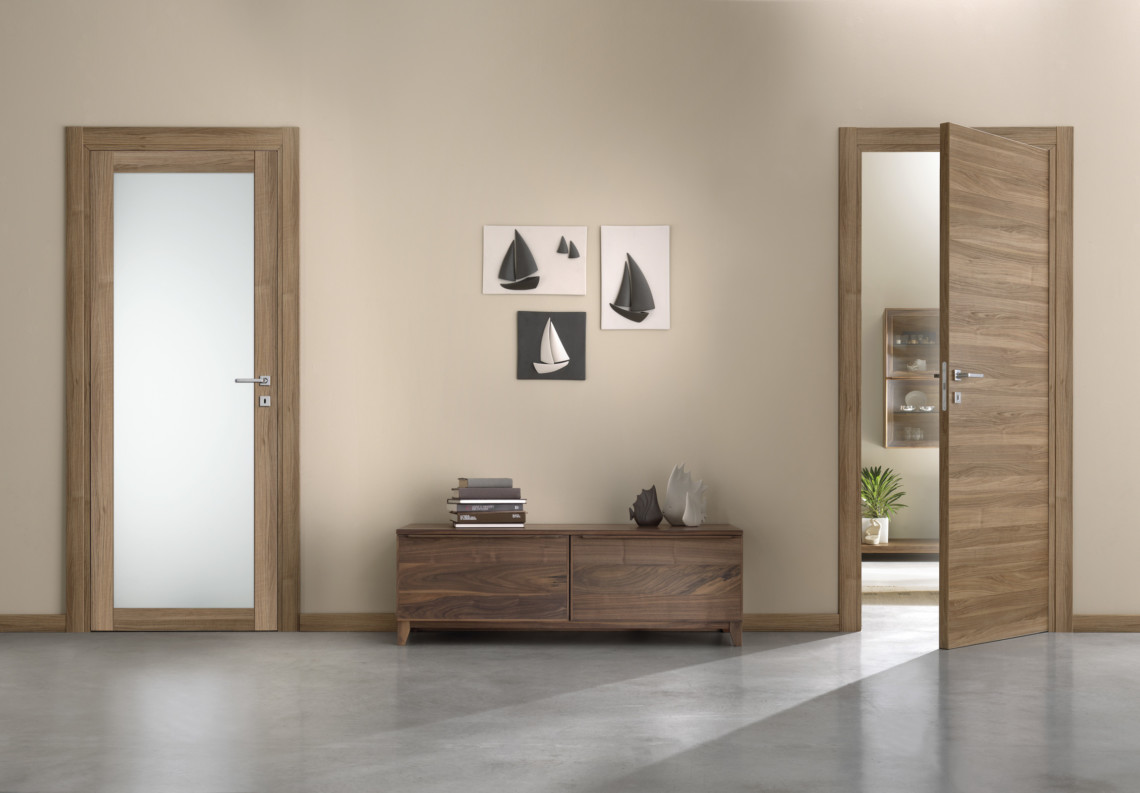 Porte moderne a battente Feel in essenza legno ghiaccio